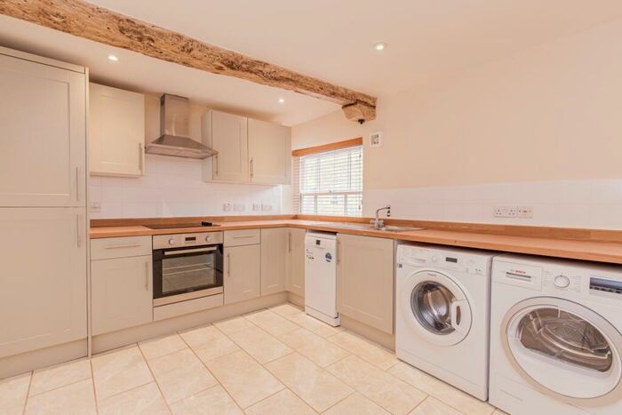 2 Bedroom Apartment To Rent In Corn Street, Witney, OX28