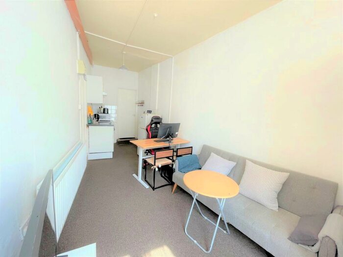 1 Bedroom Flat To Rent In Wedmore Gardens, Archway, N19