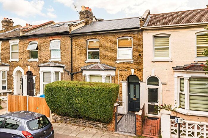 2 Bedroom Flat For Sale In Hollydale Road, Peckham, SE15