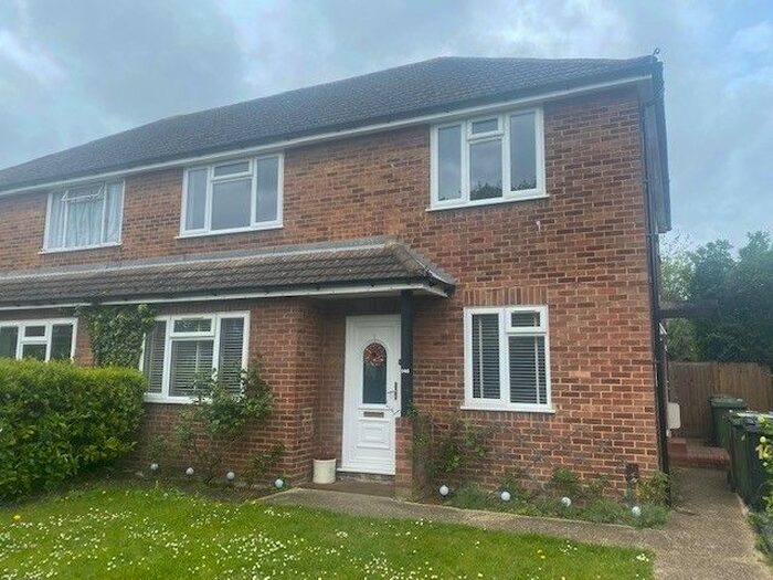 2 Bedroom Maisonette To Rent In Adrossan Gardens, Worcester Park, KT4