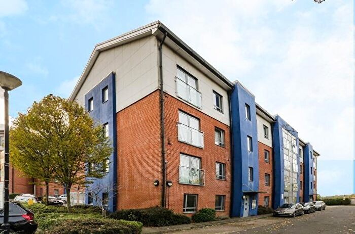 2 Bedroom Flat For Sale In Damask Court, Cleeve Way, Sutton, Surrey, SM1