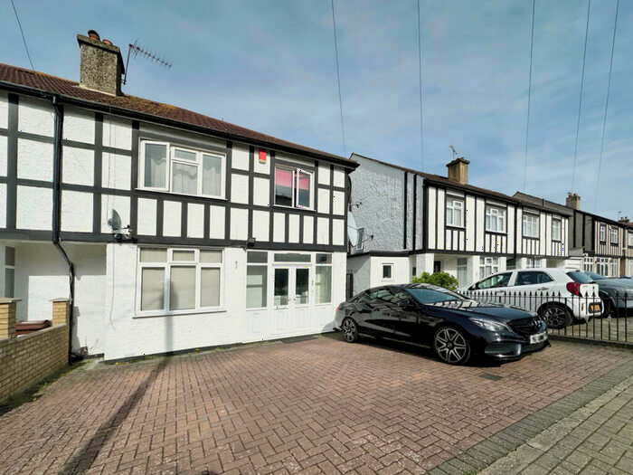 4 Bedroom Semi-Detached House To Rent In Carlton Avenue, HA3