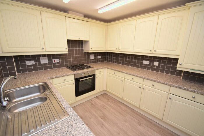 1 Bedroom Flat To Rent In Poltair Meadow, Penryn, TR10