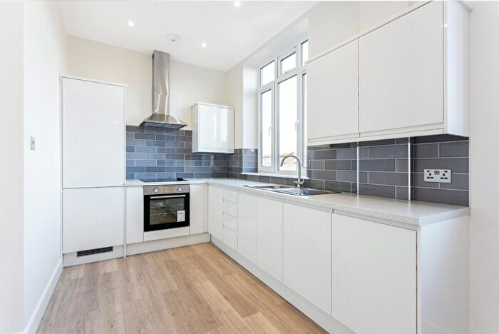 1 Bedroom Flat To Rent In Silver Street, Bedford, Bedfordshire, MK40