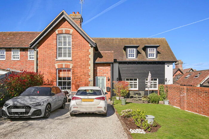 3 Bedroom End Of Terrace House For Sale In Orme Court, Essendon, Hatfield, AL9