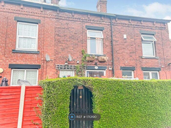 4 Bedroom Terraced House To Rent In Aston Terrace, Leeds, LS13