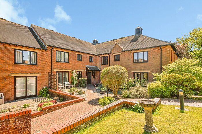 1 Bedroom Flat For Sale In Parsonage Court, Highworth, Swindon, SN6