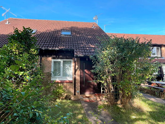 1 Bedroom Terraced House To Rent In Willowmead Close, Woking, GU21