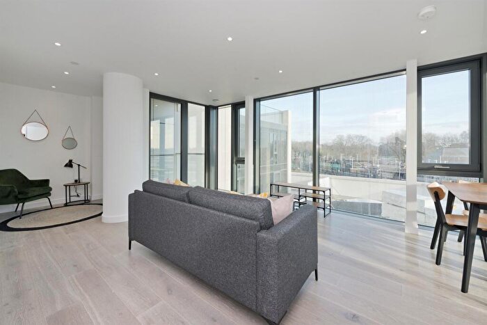 2 Bedroom Apartment To Rent In East Tower, City North Place, N4