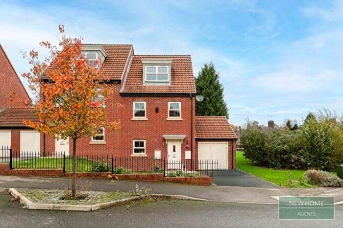 3 Bedroom Semi Detached House For Sale In Weaving Gardens, Nottingham, Nottinghamshire, NG5