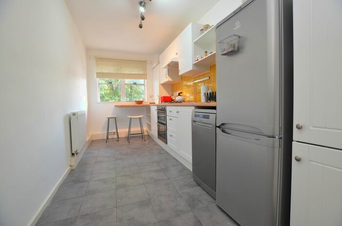 2 Bedroom Flat To Rent In Westbourne Drive, London, SE23