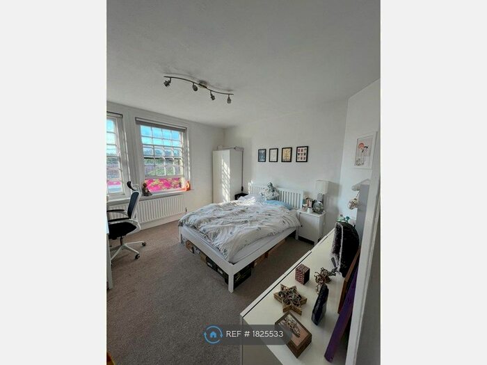 2 Bedroom Flat To Rent In Portland Street, London, SE17