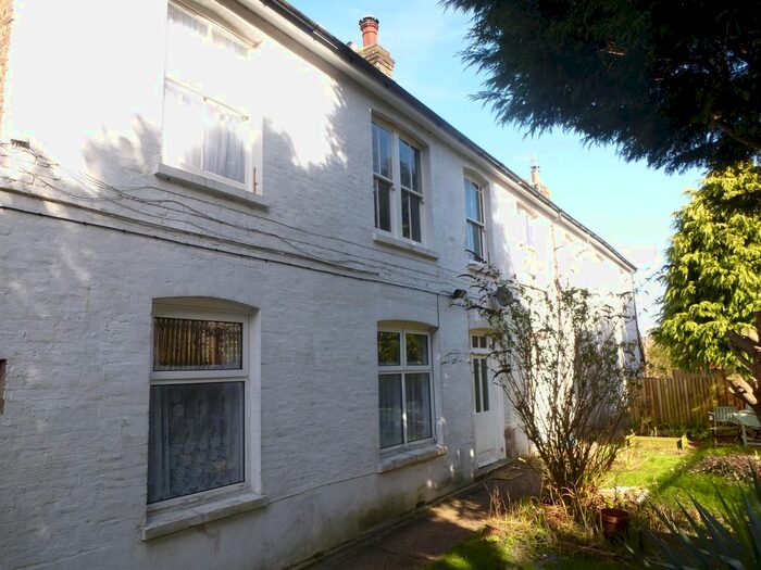 2 Bedroom Flat To Rent In St. Georges Road, Hastings, TN34