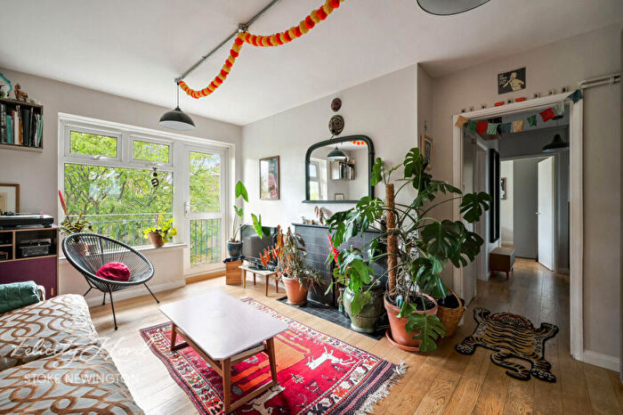 2 Bedroom Flat For Sale In Queen Elizabeths Close, London, N16