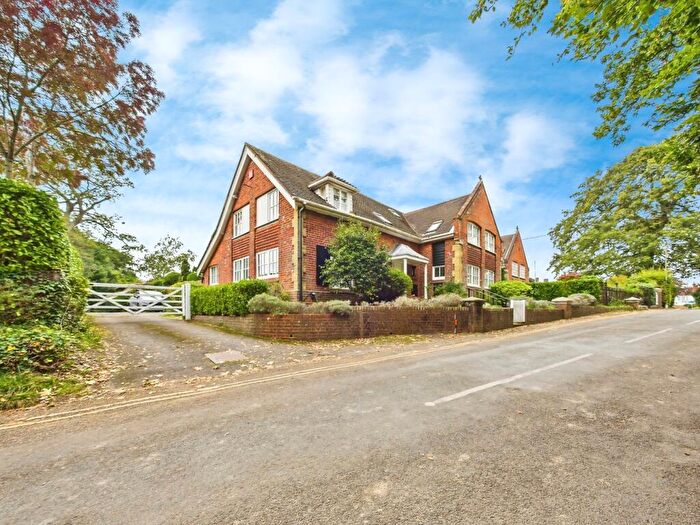 3 Bedroom Character Property For Sale In School Lane, Hamble, Southampton, SO31