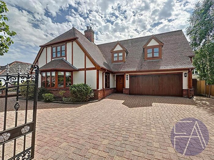 5 Bedroom Detached House To Rent In Moss Road, Southport, PR8