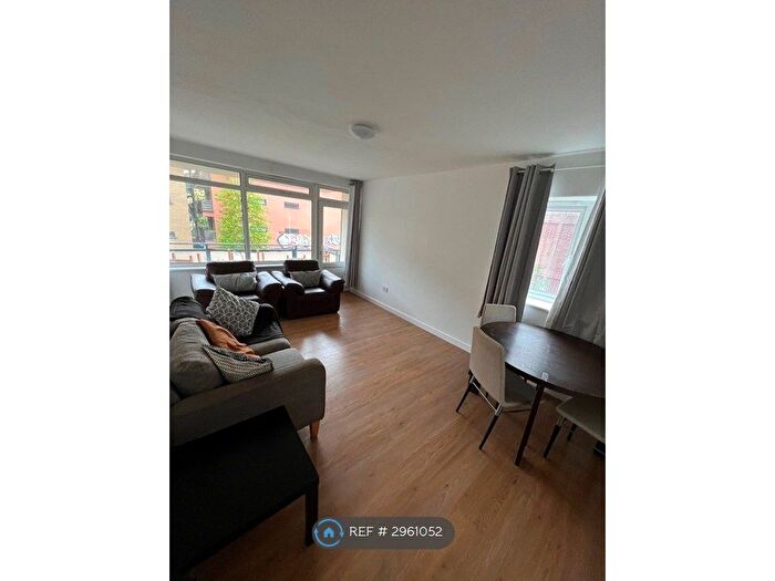 2 Bedroom Flat To Rent In Allport House, London, SE5