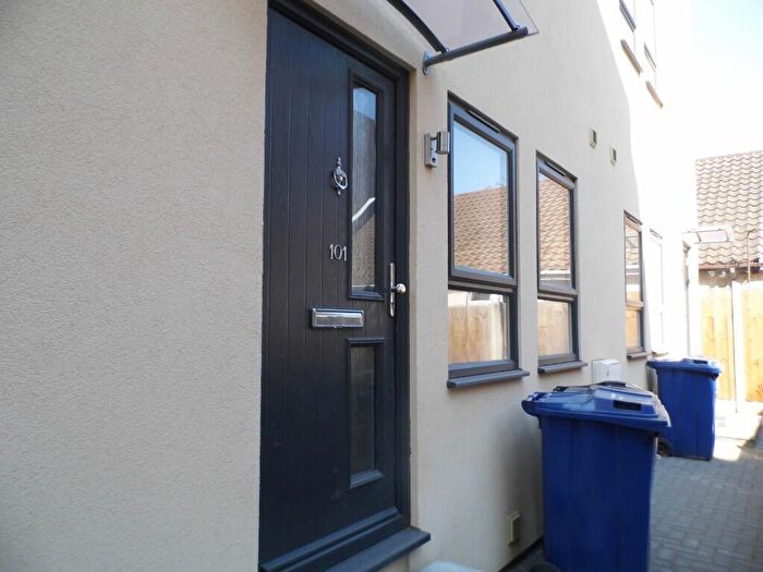 1 Bedroom Flat To Rent In Dock Road, Tilbury, Essex, RM18