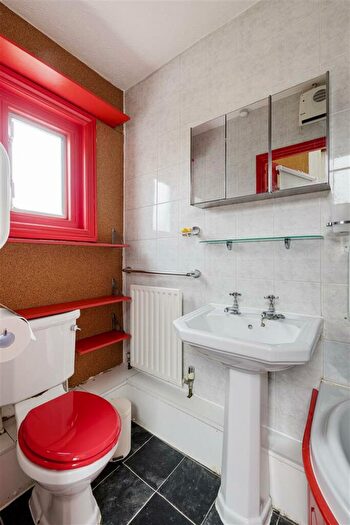 2 Bedroom Apartment To Rent In Brighton Avenue, Walthamstow, E17