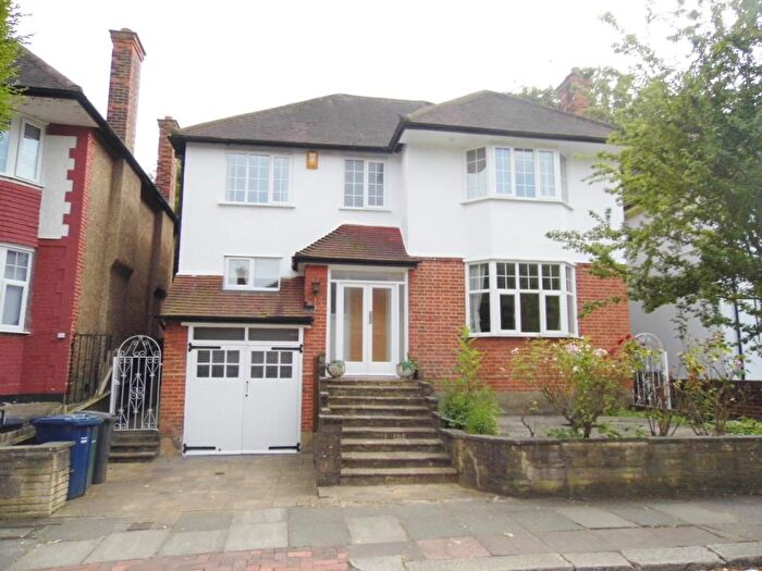 4 Bedroom Detached House To Rent In North Crescent, Finchley, London, N3