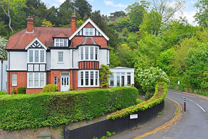 2 Bedroom Flat To Rent In Shalford Road, Guildford, GU1