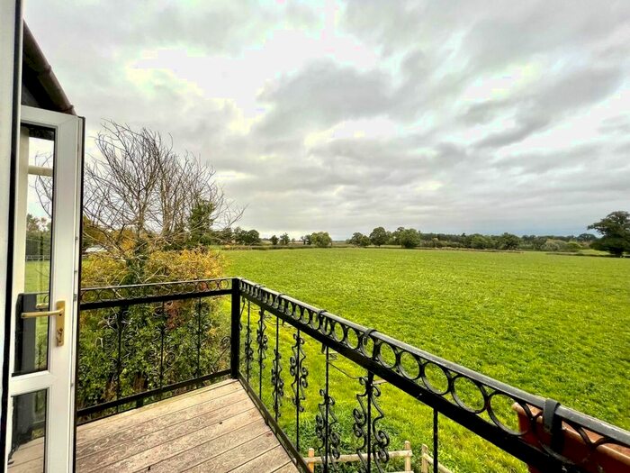 2 Bedroom Flat To Rent In Purton, Berkeley, GL13