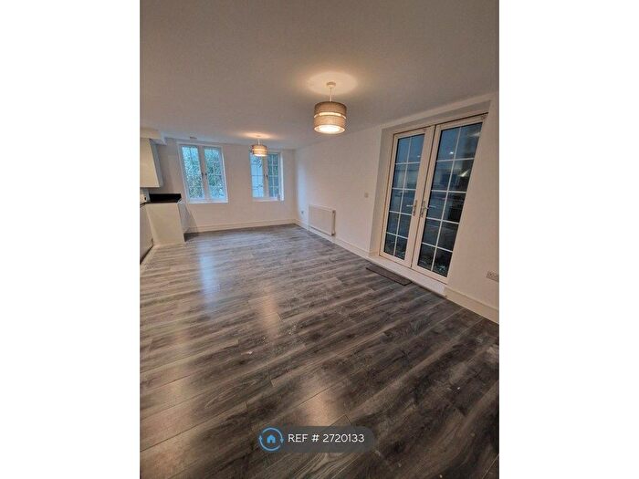 2 Bedroom Flat To Rent In Alnus Apartments, South Croydon, CR2