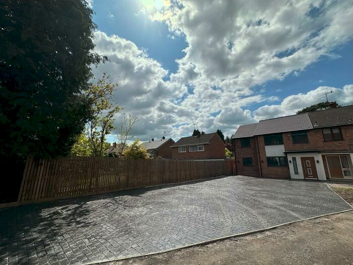 4 Bedroom Semi-Detached House For Sale In Halesowen Road, Bromsgrove, Worcestershire, B61