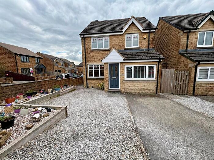 3 Bedroom Detached House For Sale In Bradshaw View, Queensbury, BD13