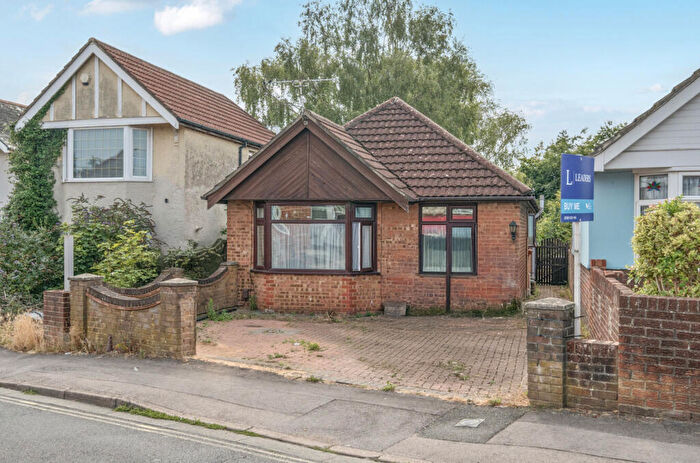 2 Bedroom Bungalow For Sale In Bath Road, Southampton, Hampshire, SO19