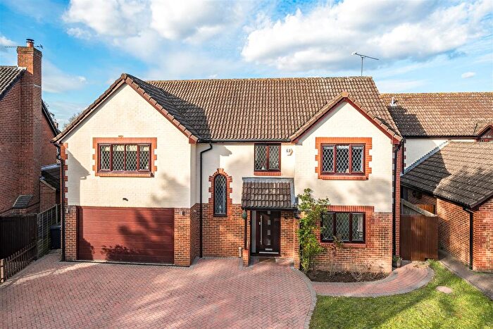 5 Bedroom Detached House For Sale In Garnet Field, Yateley, GU46