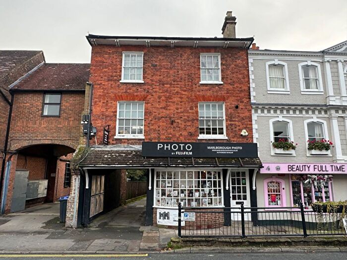 2 Bedroom Flat To Rent In High Street, Marlborough, SN8