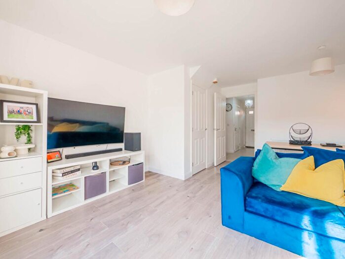 3 Bedroom Semi-Detached House For Sale In Freeman Road, Hullbridge, SS5