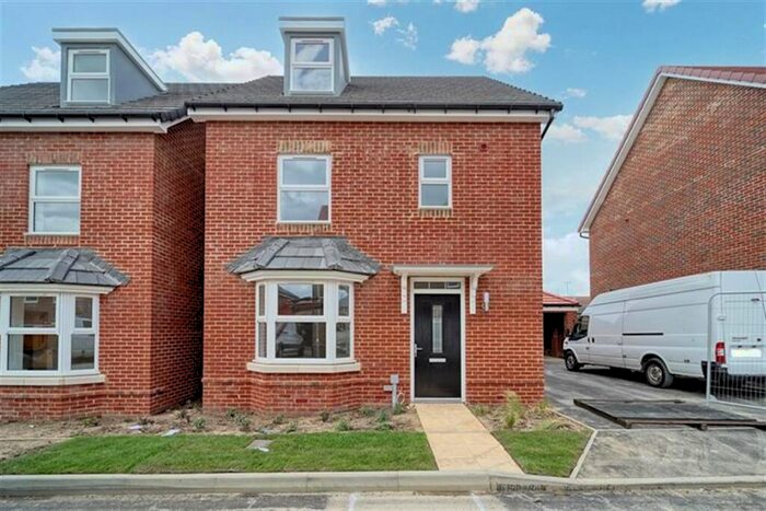 4 Bedroom Detached House To Rent In Bedroom Property In Dragon Way Sturry, CT2