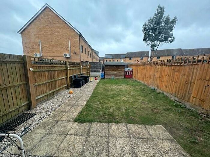 4 Bedroom Town House To Rent In Marshfoot Close, Aveley, Thurrock, RM15