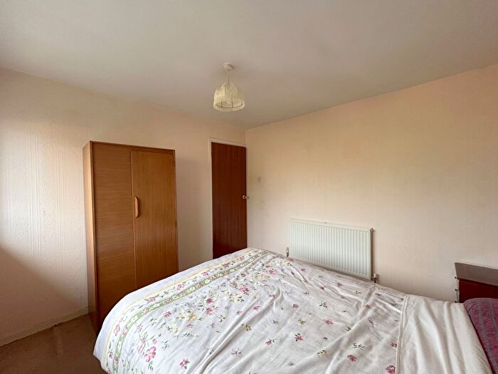 2 Bedroom Flat For Sale In Queens Road, Priors Park, Tewkesbury, GL20