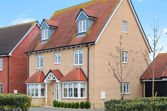 5 Bedroom Detached House For Sale In Elizabeth Gardens, Rochford, SS4