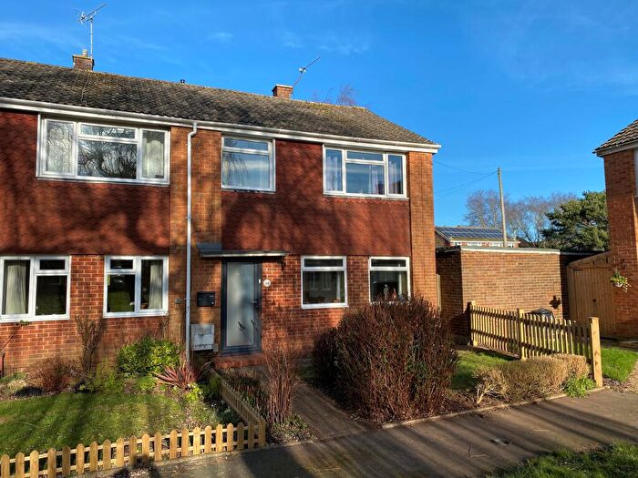3 Bedroom End Of Terrace House To Rent In Kinver Close, Romsey, SO51