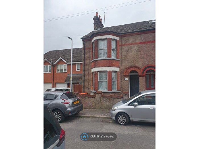 3 Bedroom Semi-Detached House To Rent In Waterlow Road, Dunstable, LU6