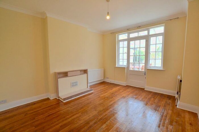 3 Bedroom Semi-Detached House To Rent In Nethercourt Avenue, West Finchley, London, N3