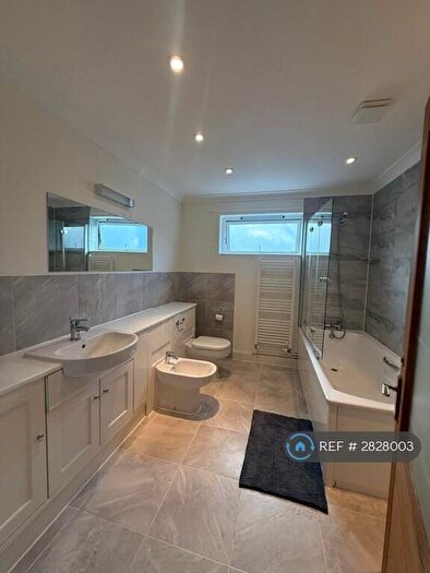 1 Bedroom Flat To Rent In Barton Road, Cambridge, CB3