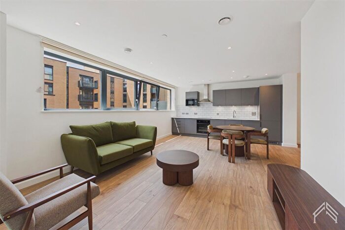 2 Bedroom Flat To Rent In Manser House, London, TW8