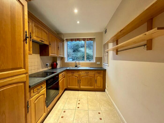 2 Bedroom Maisonette To Rent In Mill Vale, Bromley, BR2