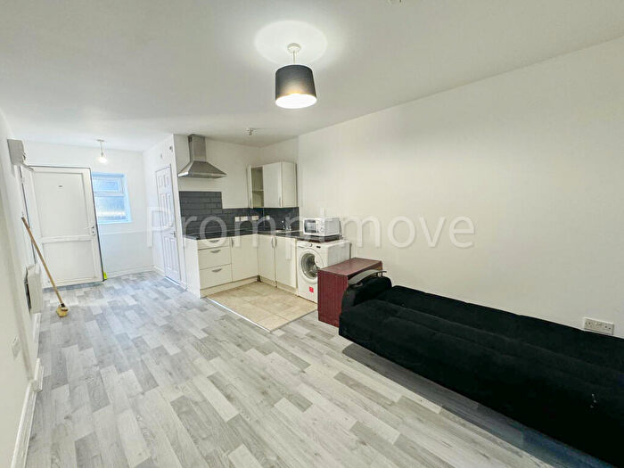 Studio To Rent In Leagrave Road Luton, LU4