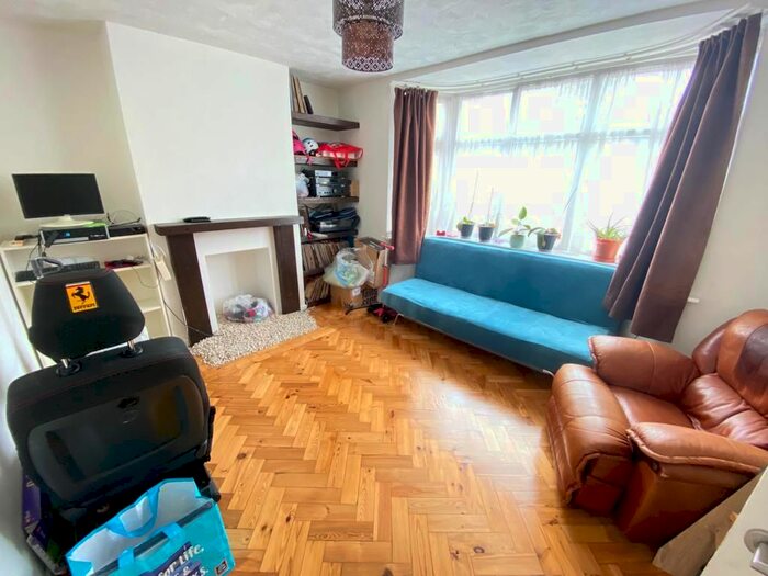 4 Bedroom Semi-Detached House To Rent In Brabazon Road, Oadby, Leicester, LE2