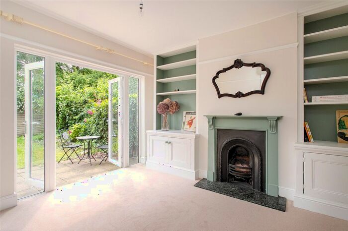 2 Bedroom Flat To Rent In Montrell Road, Streatham Hill, Lambeth, London, SW2