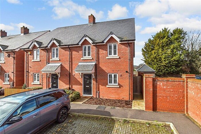 4 Bedroom Semi Detached House For Sale In New Bridge Road, Cranleigh, Surrey, GU6