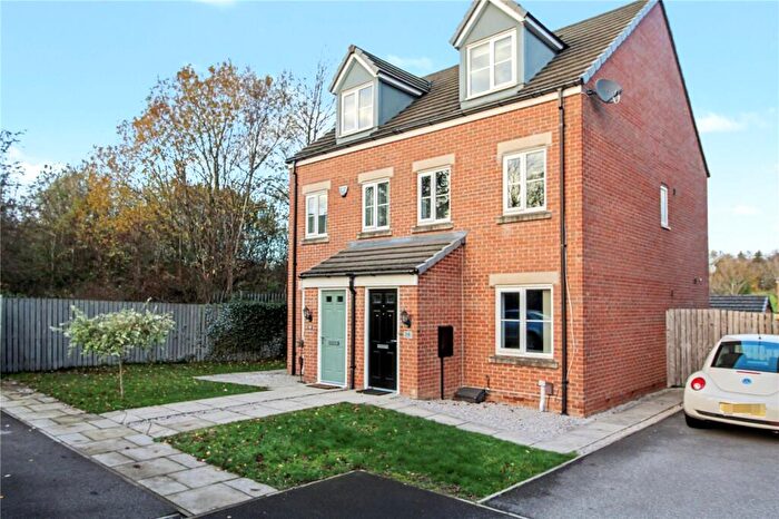 3 Bedroom Semi Detached House For Sale In Aspen Way, Whinmoor, Leeds, West Yorkshire, LS14