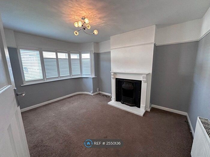 2 Bedroom Flat To Rent In Eversley Avenue, Bexleyheath, DA7