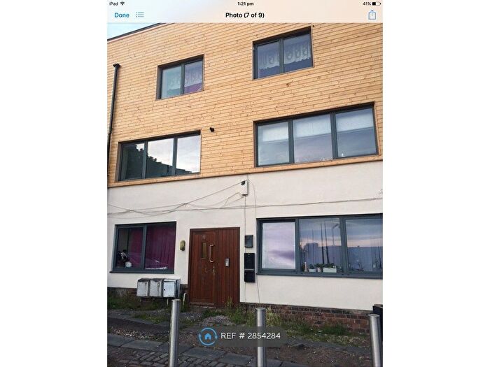 2 Bedroom Flat To Rent In Furlong Passage, Stoke-On-Trent, ST6